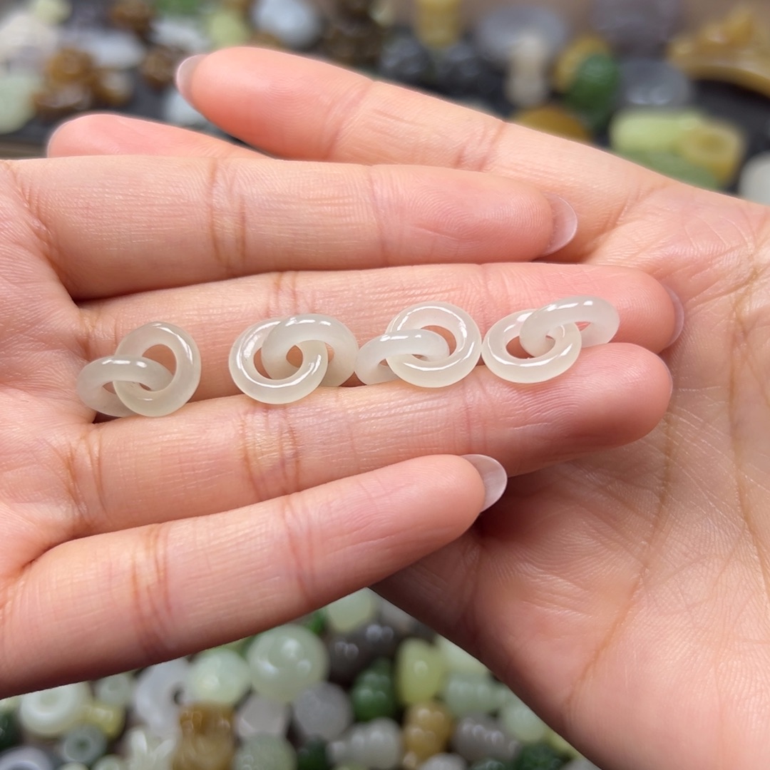 和田玉未镶嵌颈饰98一个多样性发其一