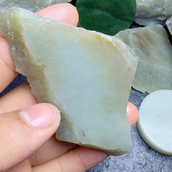 和田玉（糖玉）未镶嵌珠宝奇石