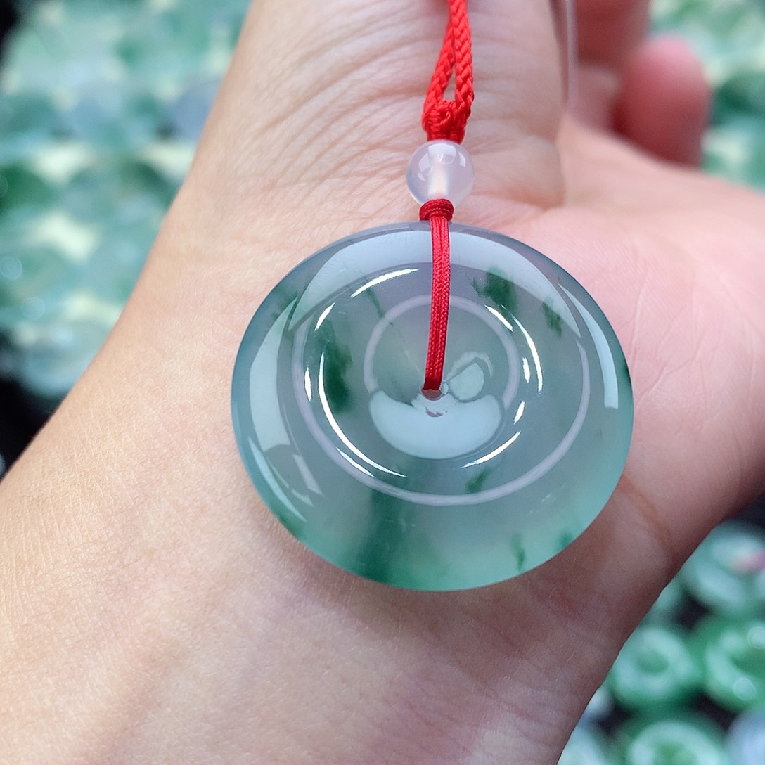 翡翠颈饰未镶嵌编号15。尺寸27.7-5.7