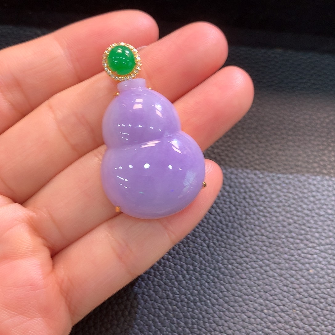 颈饰18K金镶嵌翡翠葫芦