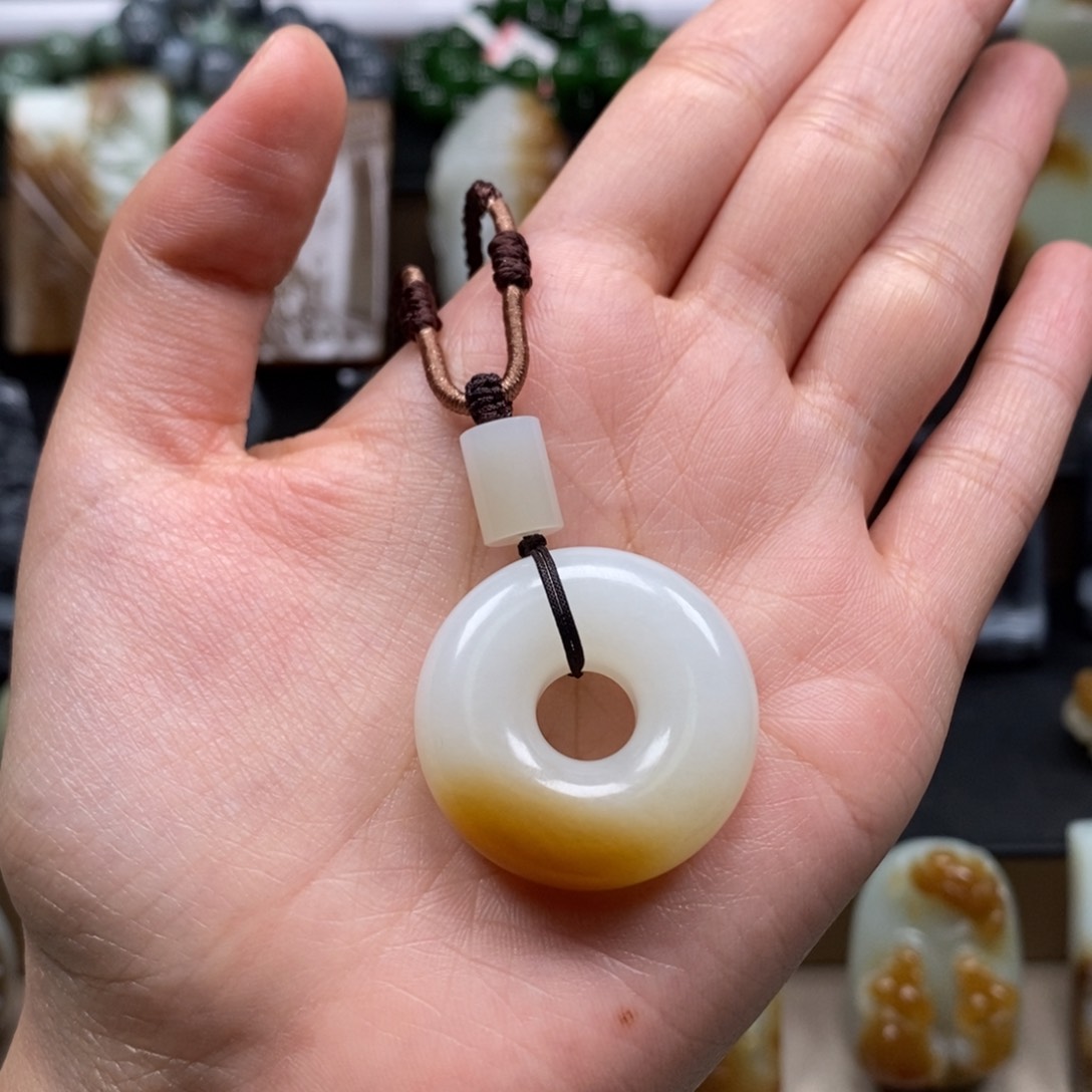 未镶嵌和田玉挂件大*?