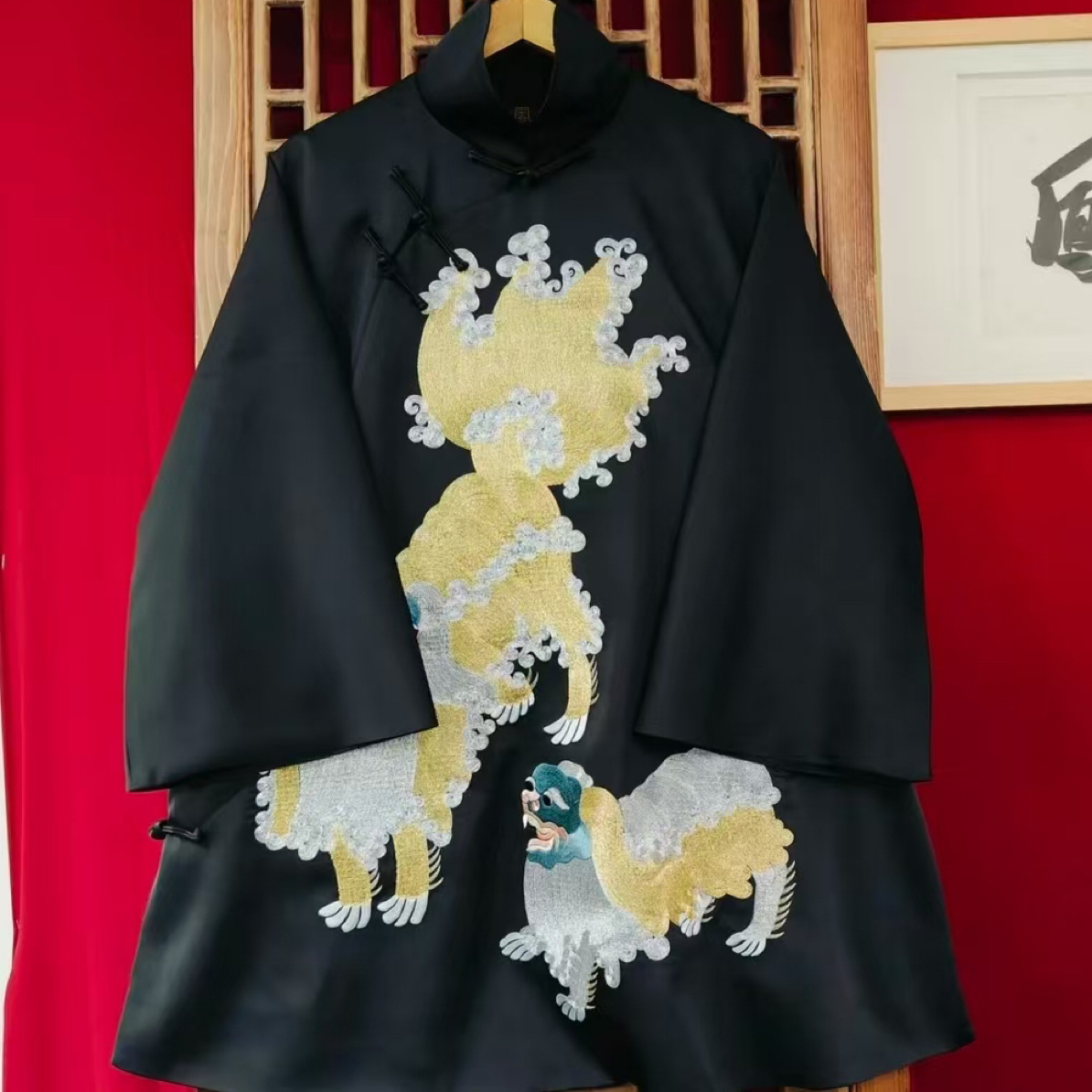 （LS811）凤徕兮定制黑色光板底盘金银狮子刺绣盘扣立领太太服