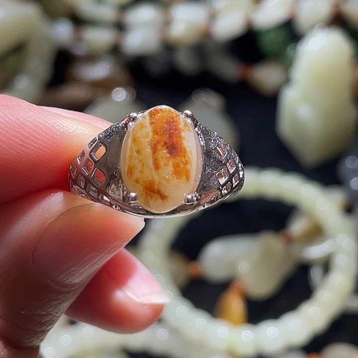 未镶嵌戒指和田玉淡*