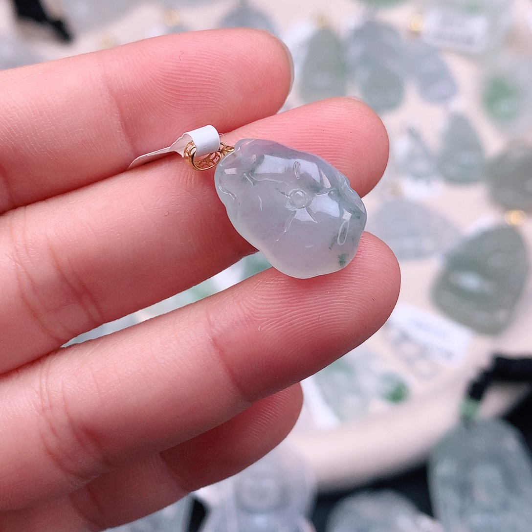 翡翠颈饰18K金镶嵌冰胶飘绿荷叶18*13*4.7