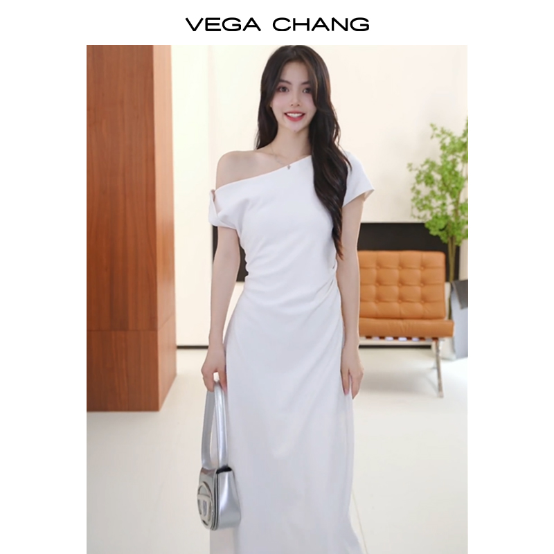 VEGA CHANG连衣裙女2025夏季新款不规则斜领气质收腰显瘦长裙子