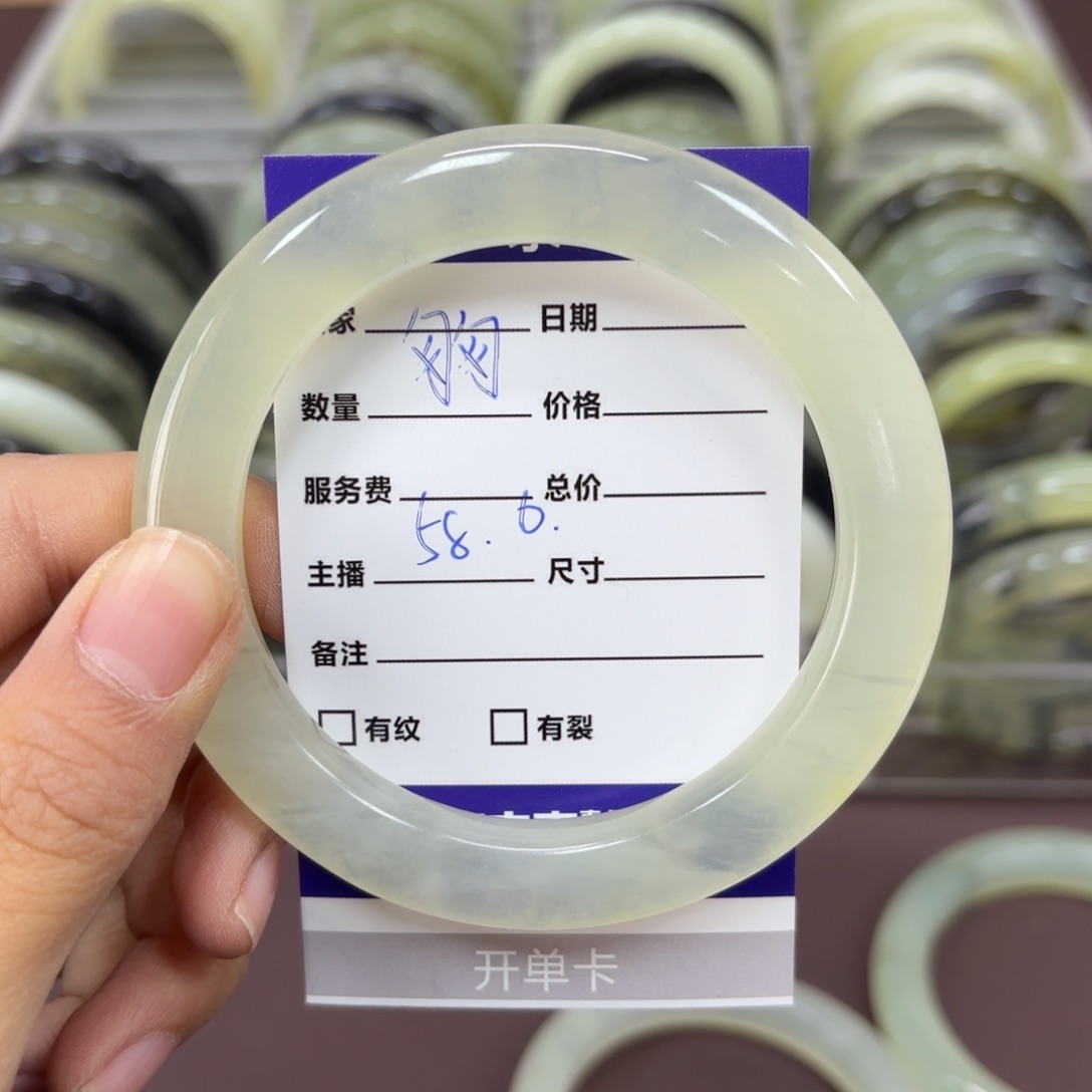 岫玉手镯未镶嵌匆**年岫玉手镯