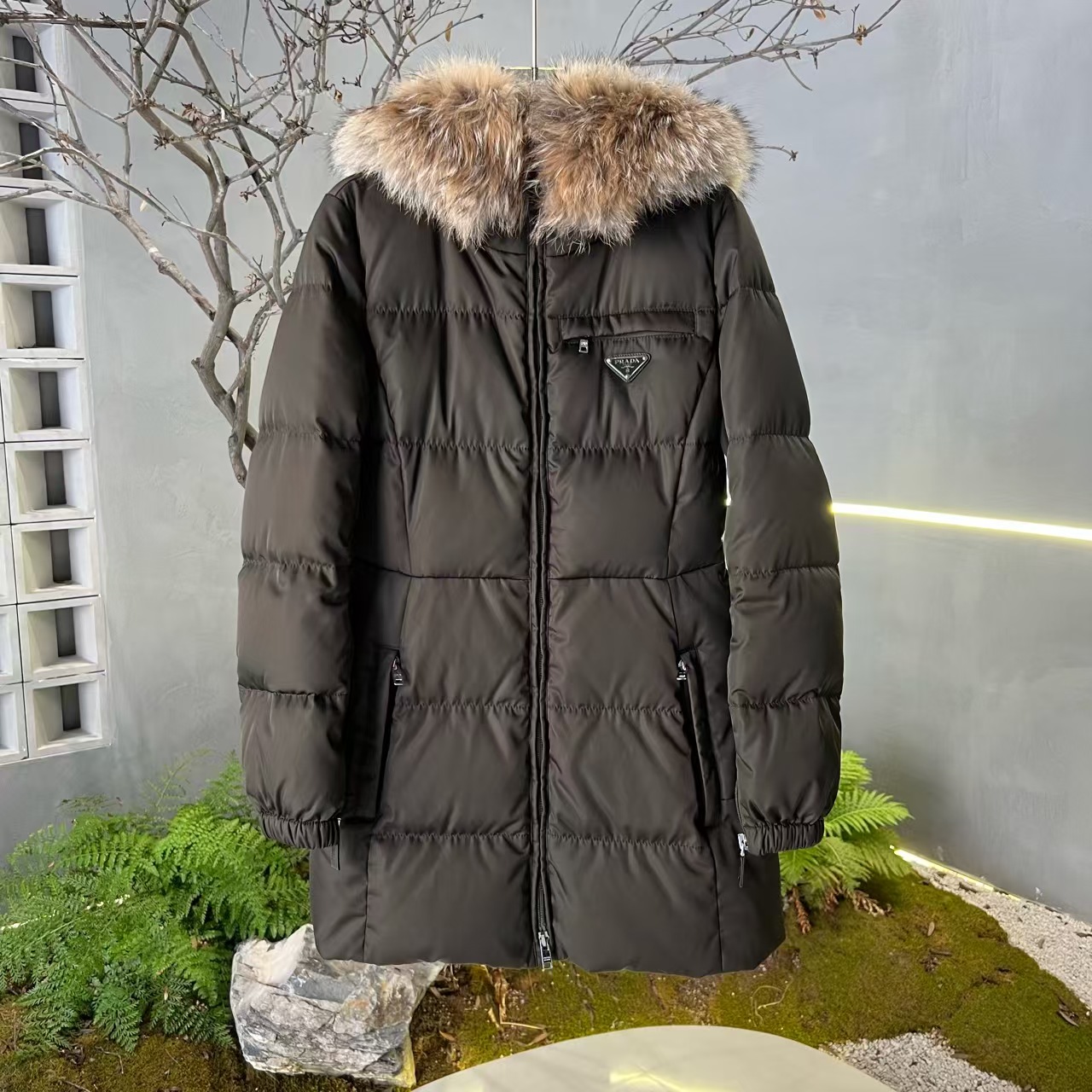 Prada 普拉达/大毛领三角标长款羽绒服/2409124/40码/99新