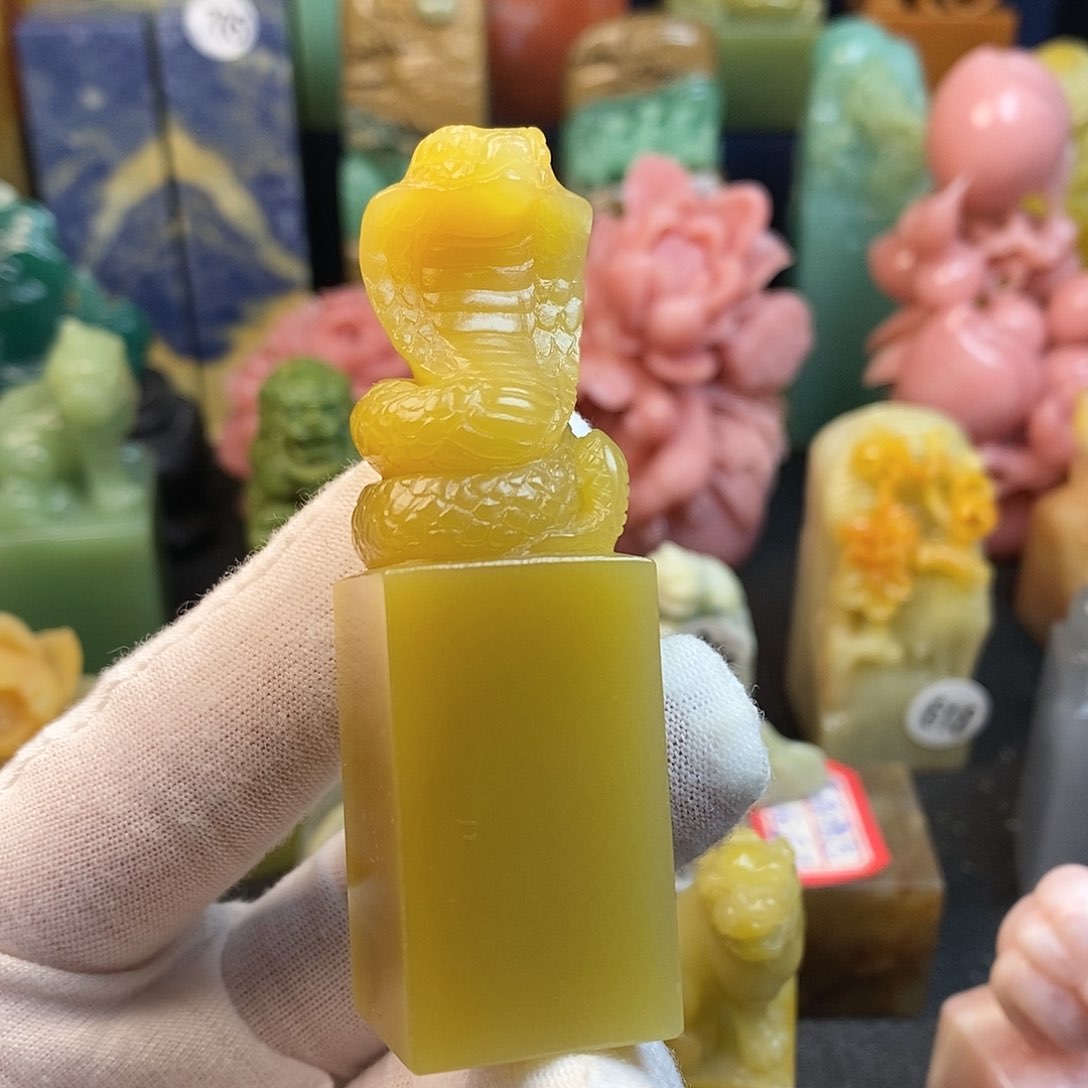 青田石篆刻艺术家的作品