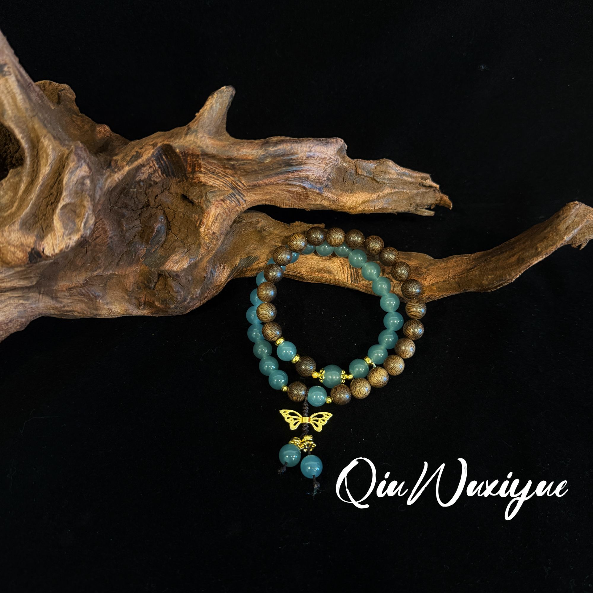 DA 1353 蓝玉髓8mm+沉香带蝴蝶配饰手串