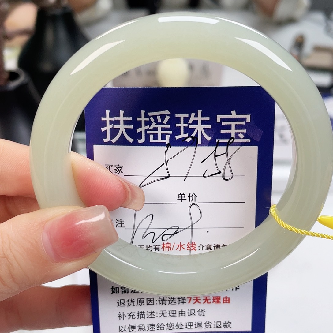 和田玉手镯未镶嵌