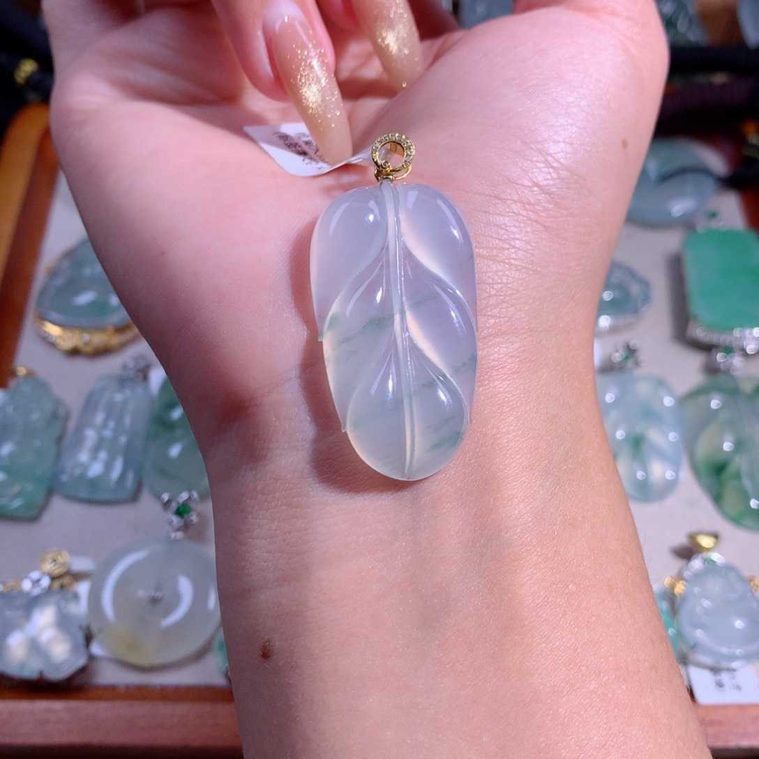 翡翠吊坠(不含链)18K金镶嵌