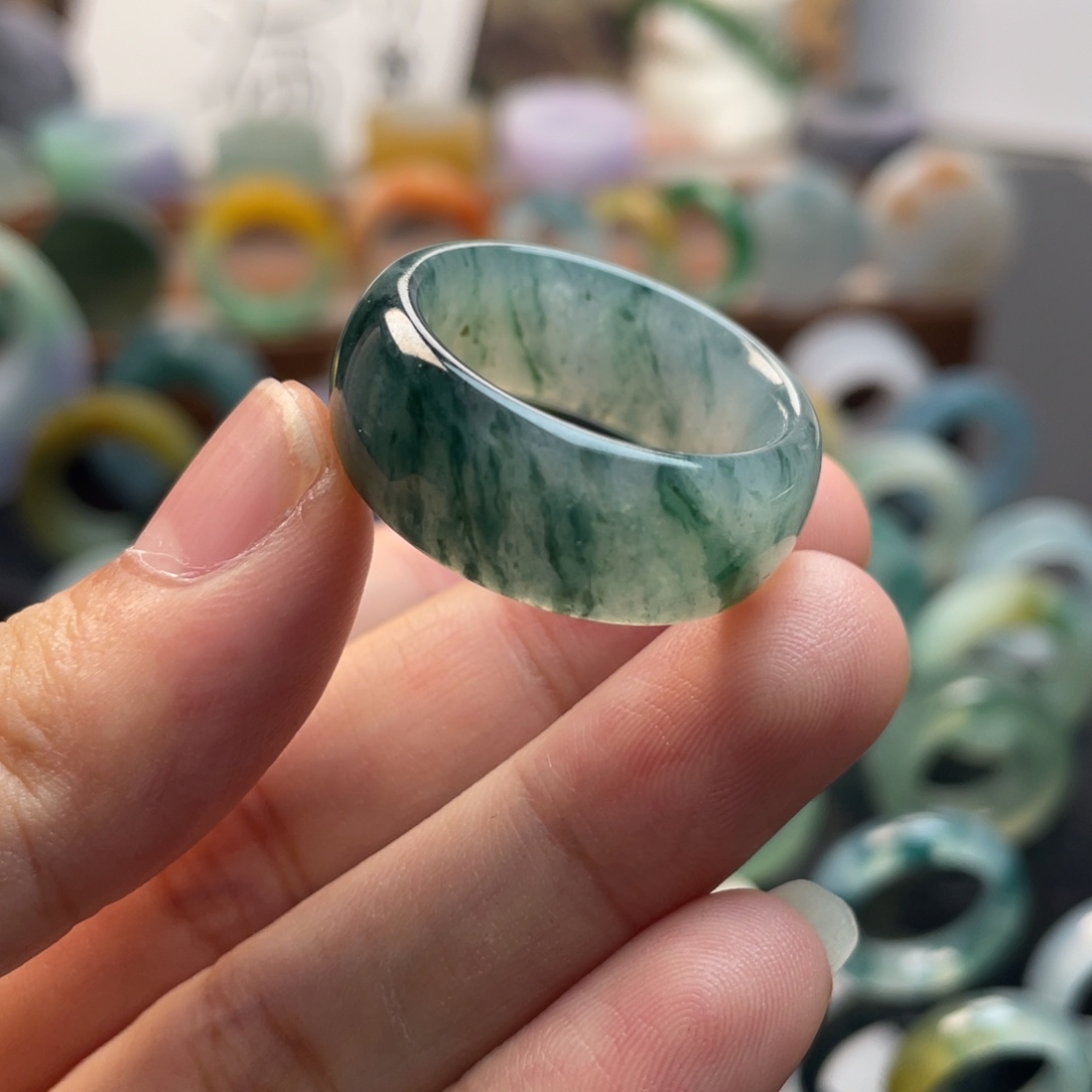 定制翡翠未镶嵌  辣绿飘花