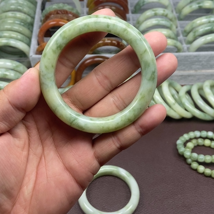 蛇纹石玉手镯未镶嵌安*