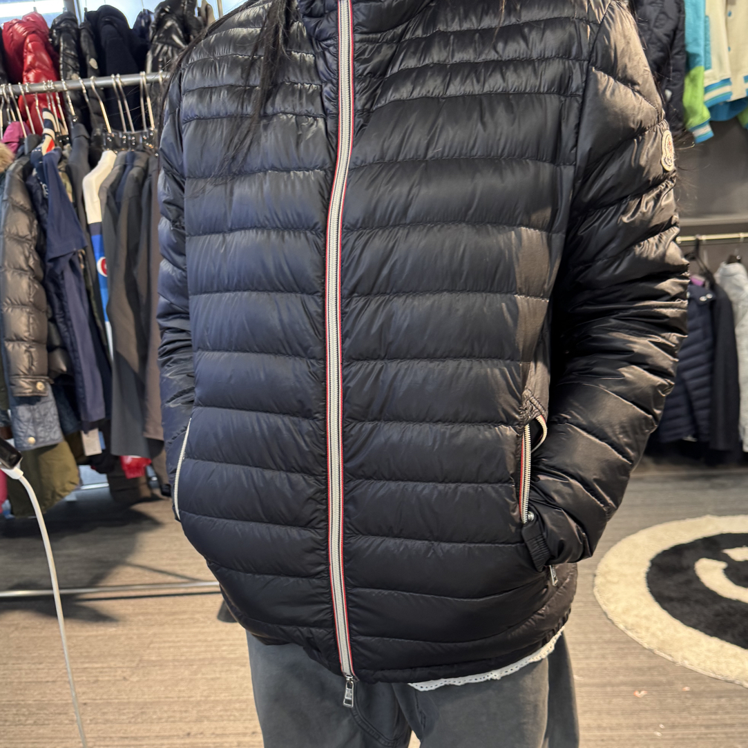 99新 MONCLER MONCLER 蒙口薄款羽绒服 4 码