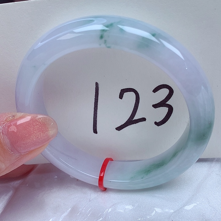 翡翠手镯未镶嵌翡翠