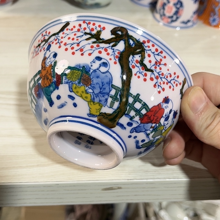 瓷片///////////直径12.5厘米。红。