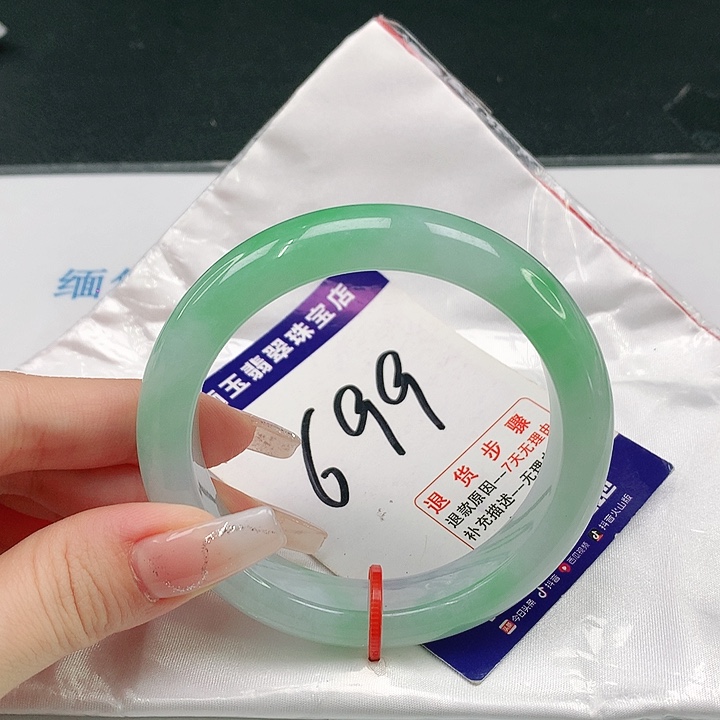 翡翠手镯未镶嵌M****y翡翠手镯