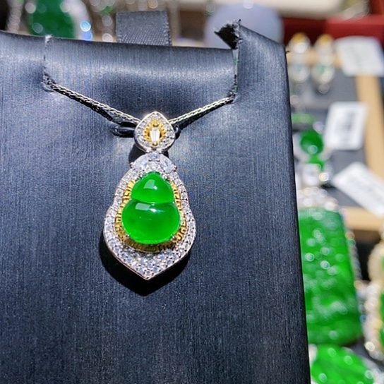 翡翠未镶嵌颈饰吊坠