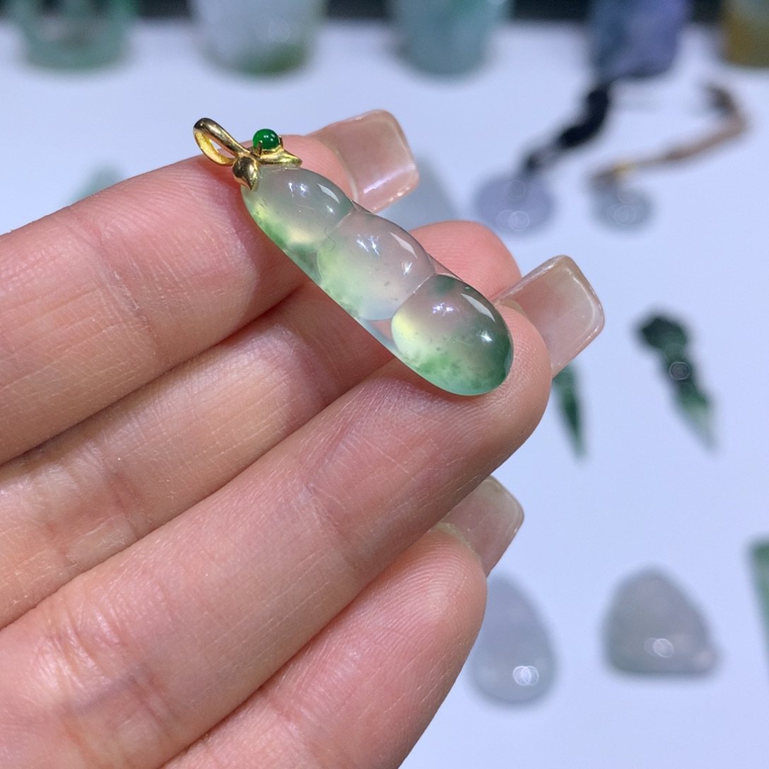 翡翠颈饰未镶嵌豆子