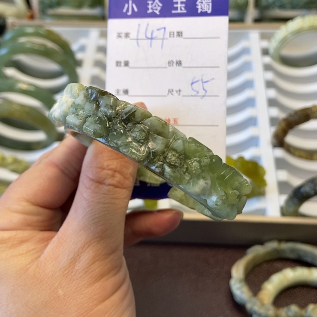 蛇纹石玉手镯未镶嵌