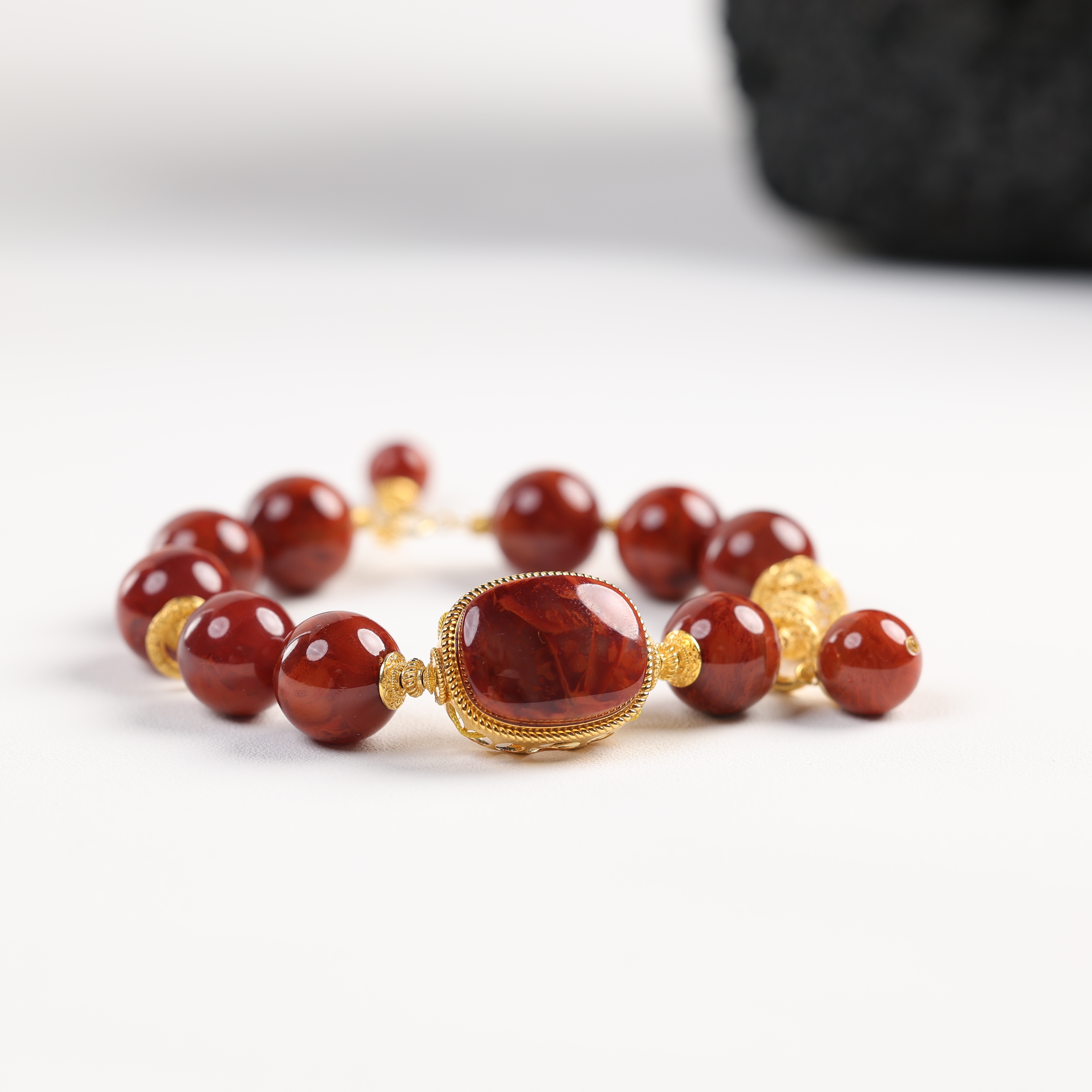 "笃定"珍藏级精品天然原矿南红13mm手串 多样性发其一