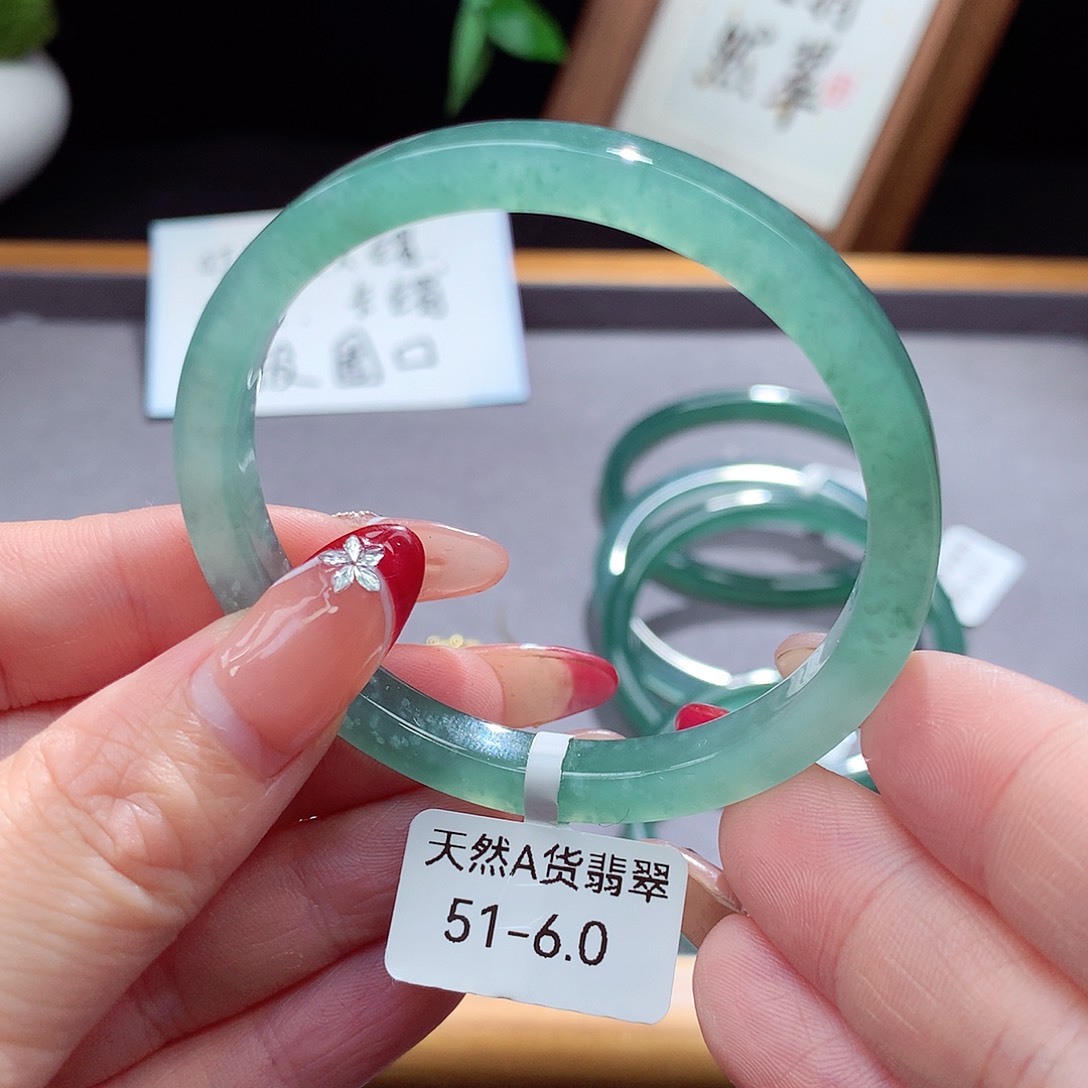 翡翠手镯（圆镯）未镶嵌