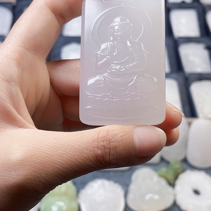 石英质玉（金丝玉）颈饰未镶嵌岁***j