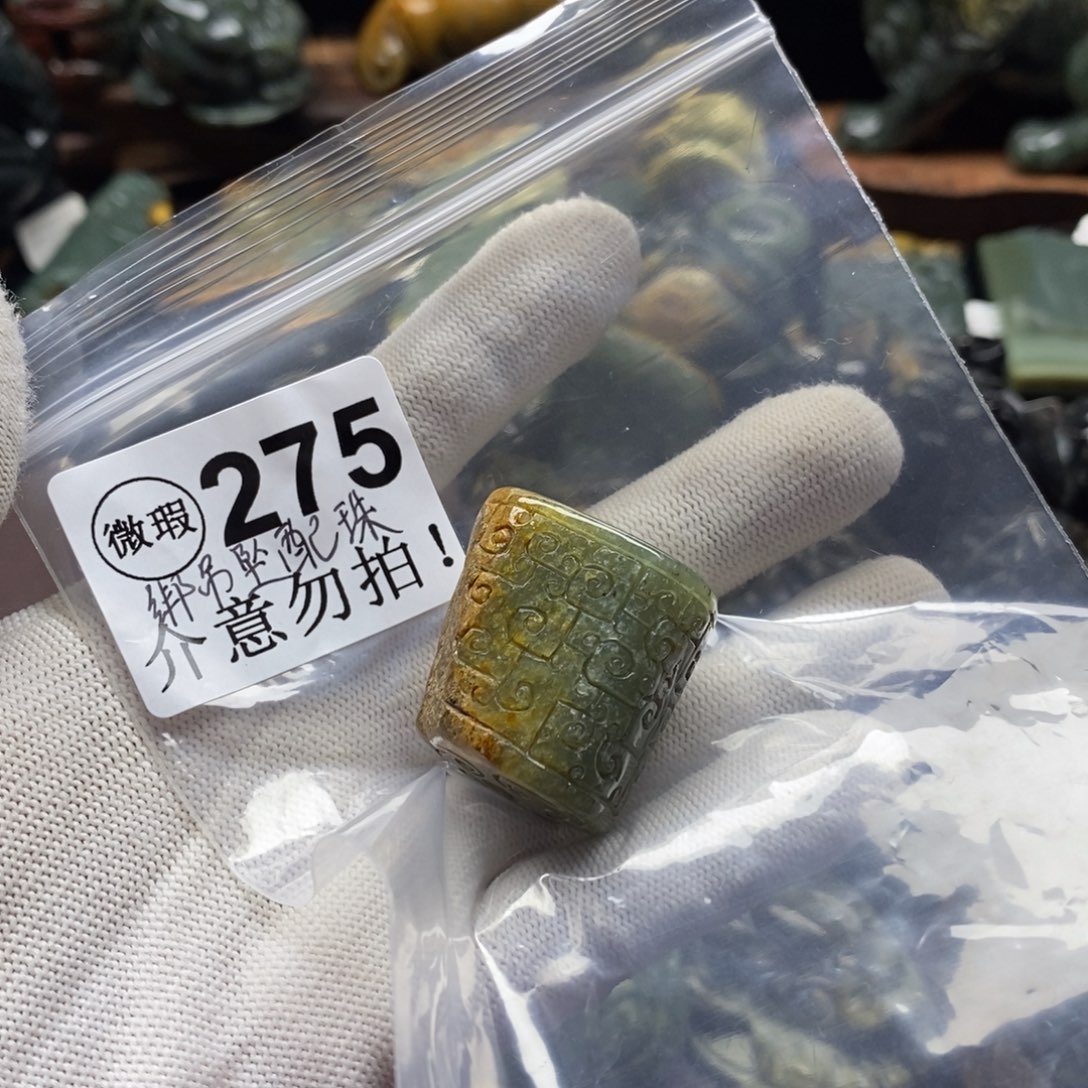 未镶嵌岫岩河磨玉（透闪石质玉）把件