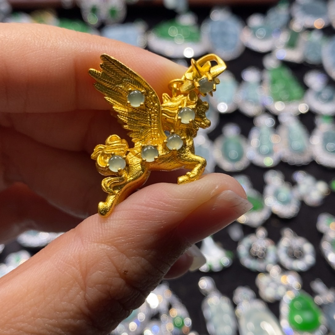 翡翠未镶嵌颈饰翡翠