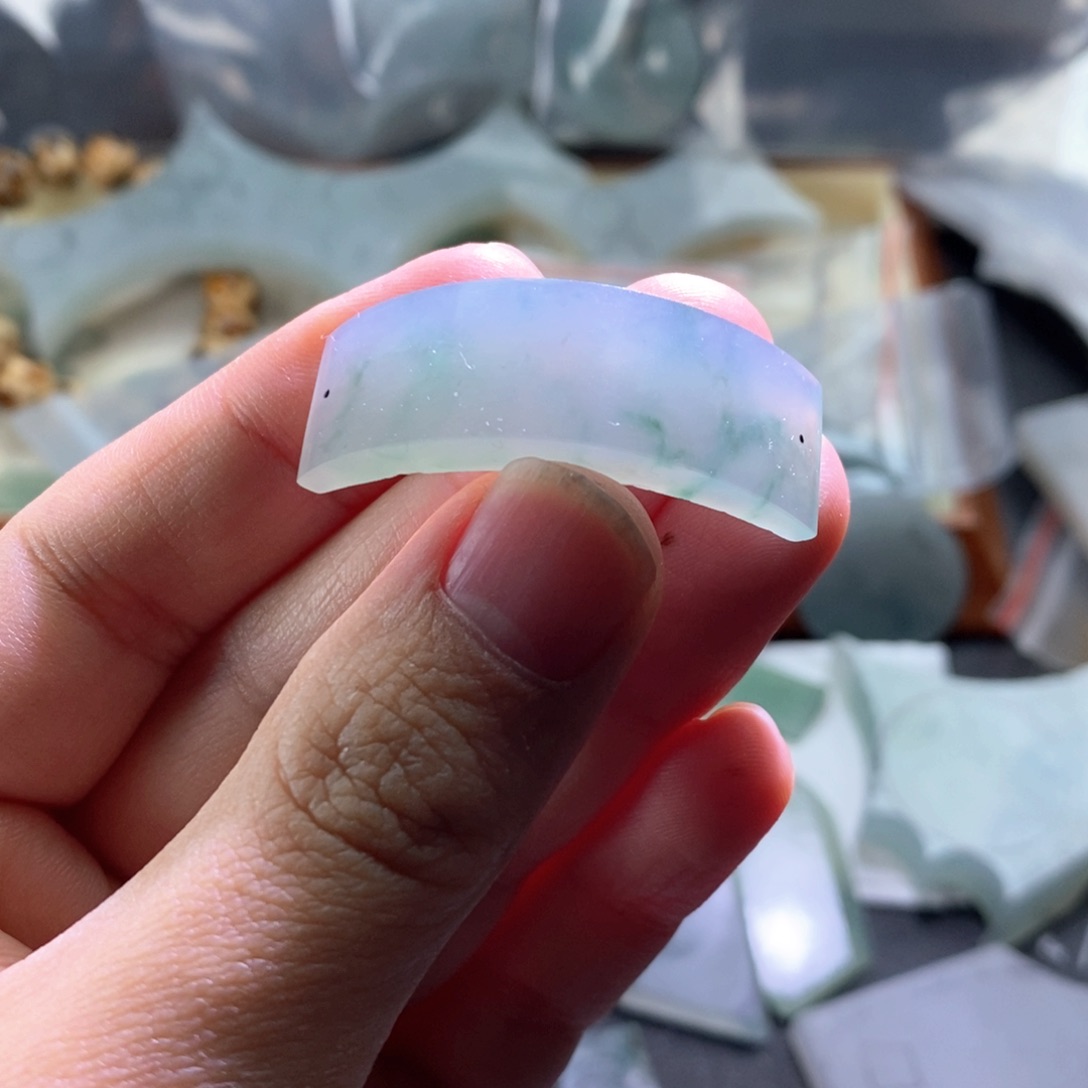 翡翠未镶嵌颈饰定制