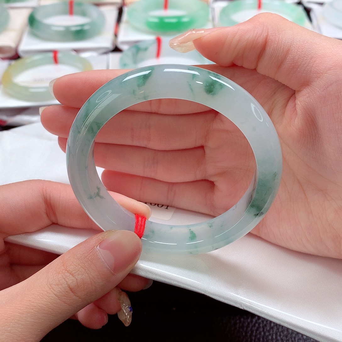 翡翠手镯未镶嵌天然a货翡翠55飘花推荐