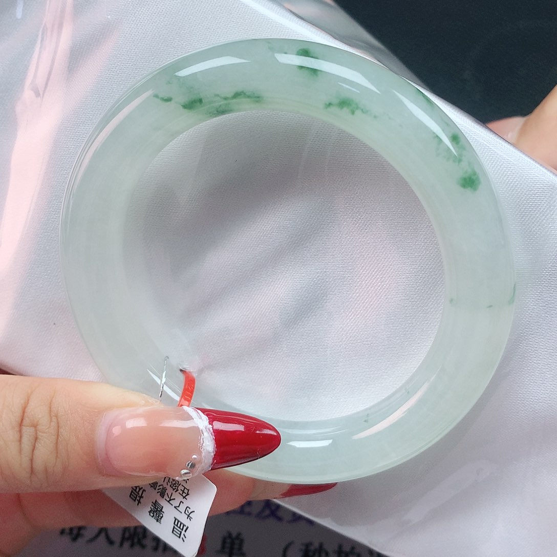 翡翠手镯未镶嵌54圈