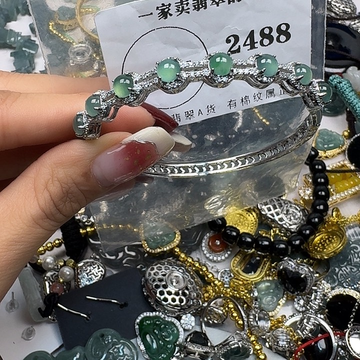 翡翠颈饰未镶嵌翡翠