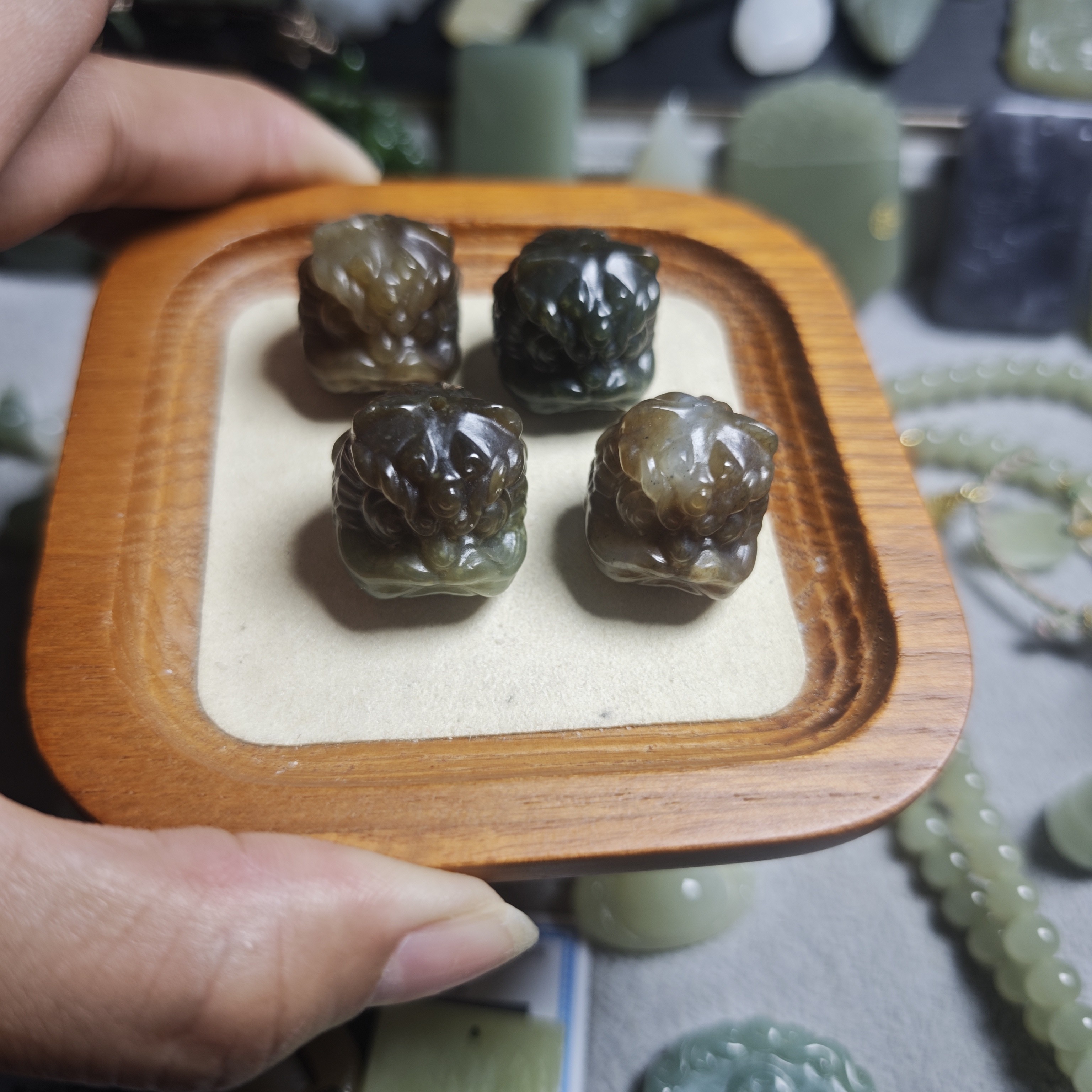 天和田玉冰底烟紫醒狮珠散珠可作手串配珠多样性