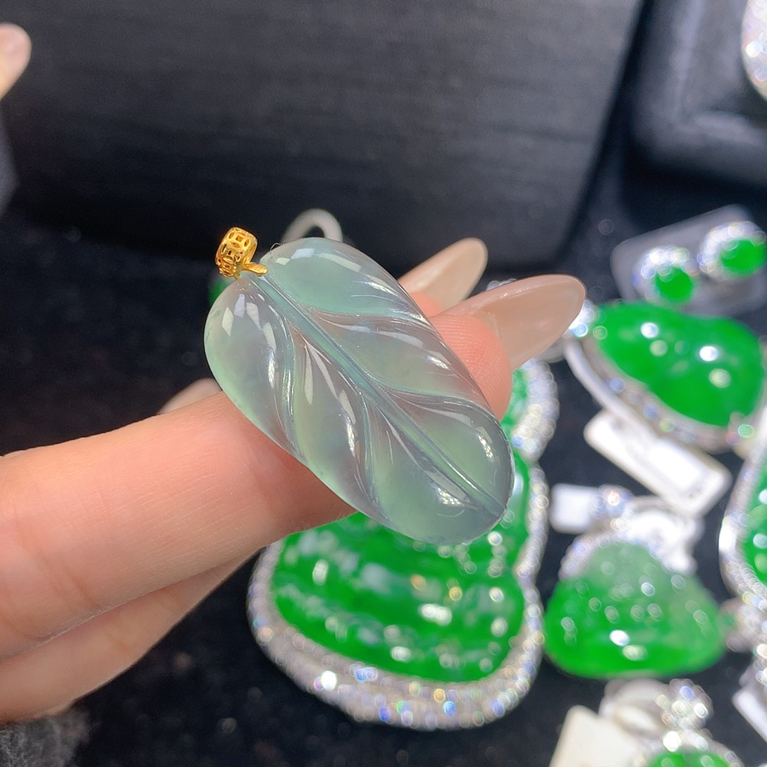 翡翠吊坠(不含链)18K金镶嵌翡翠