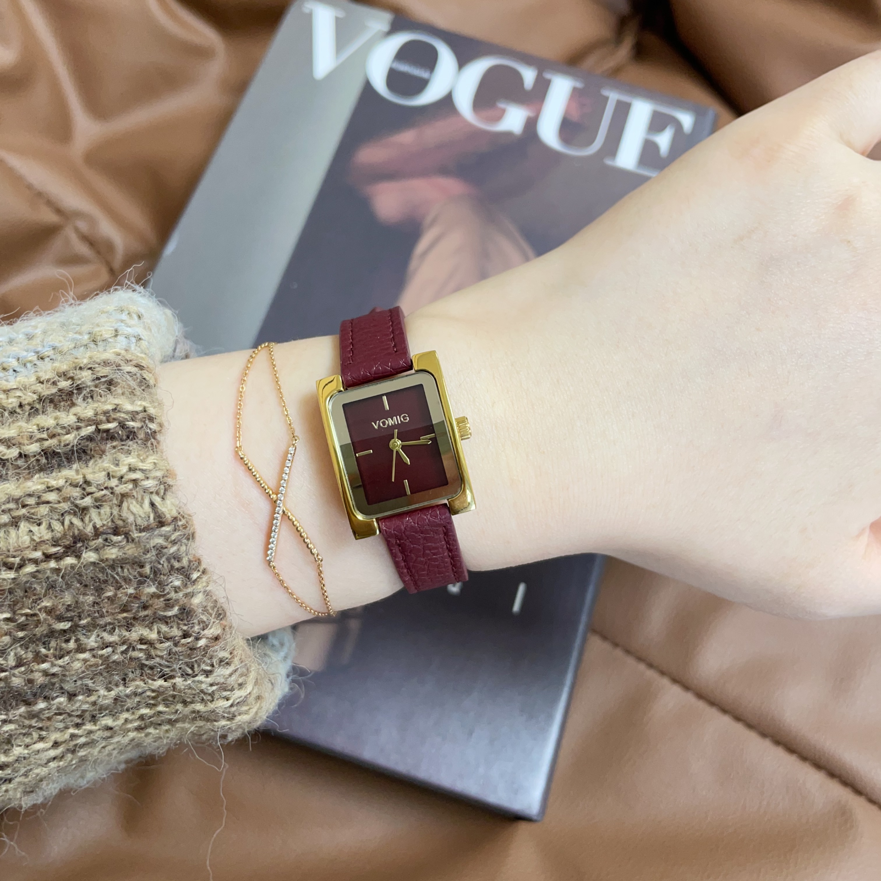 秋冬新品新年红高级酒红色精致女表防水手表高品质高级感小众设计