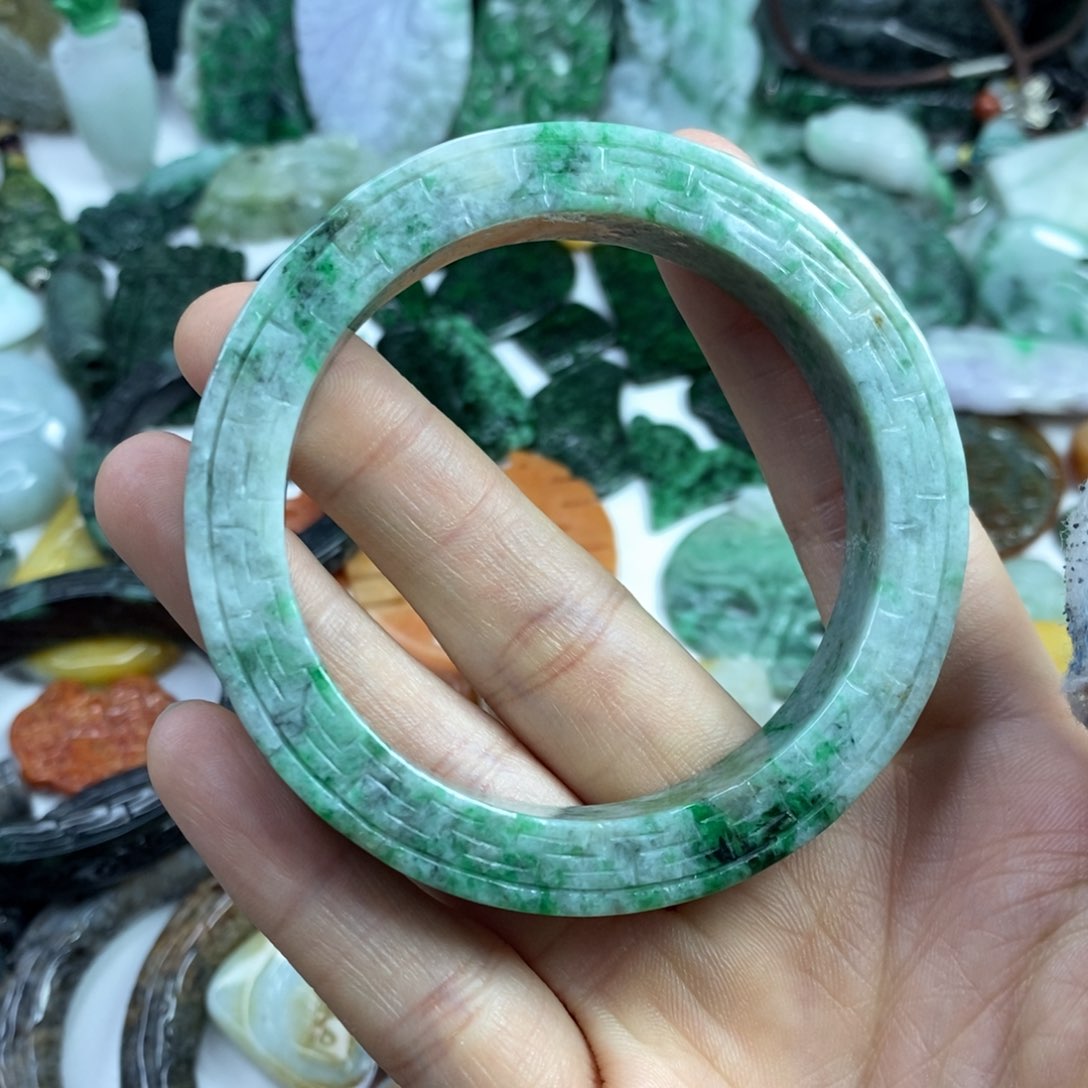 翡翠颈饰未镶嵌H****?吊坠