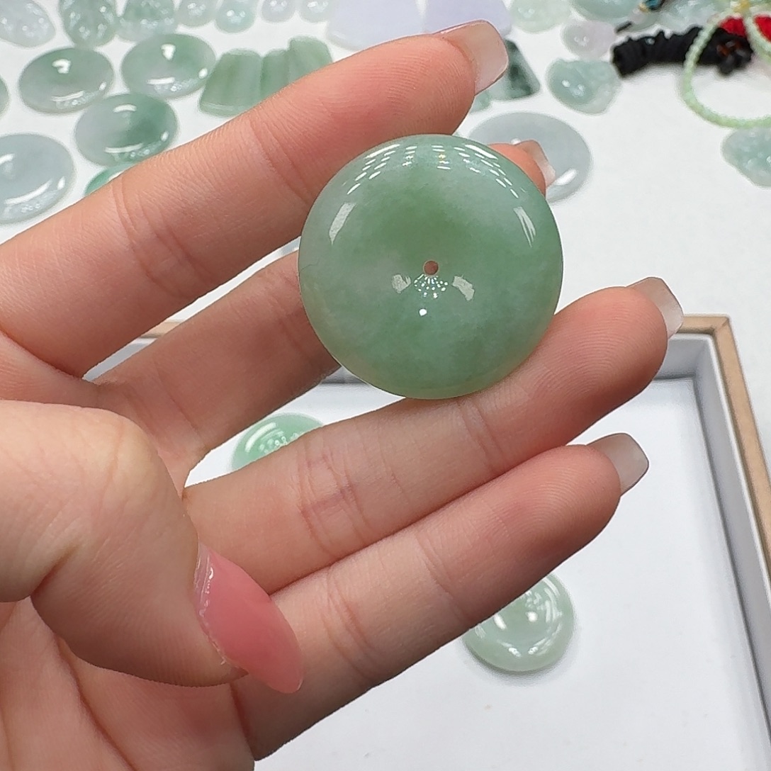 小***米翡翠未镶嵌颈饰多样性发其一