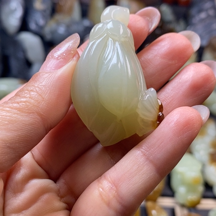 磊***姐和田玉未镶嵌挂件