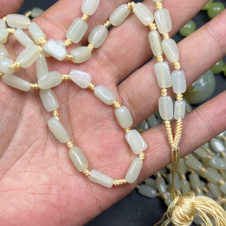 和田玉未镶嵌车挂