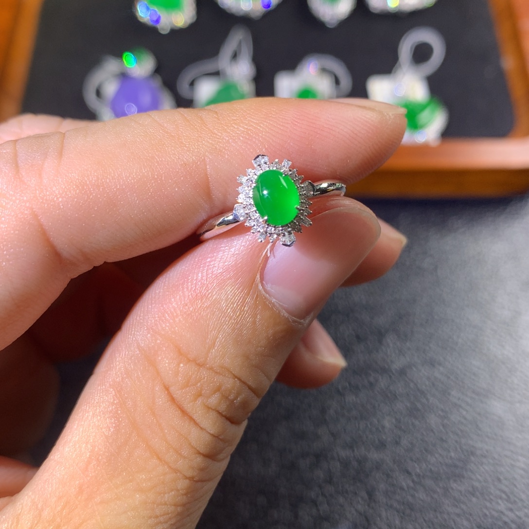 翡翠18K金镶嵌戒指翡翠