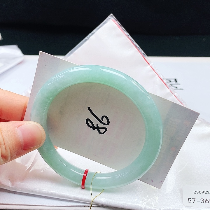 翡翠手镯未镶嵌57圈口