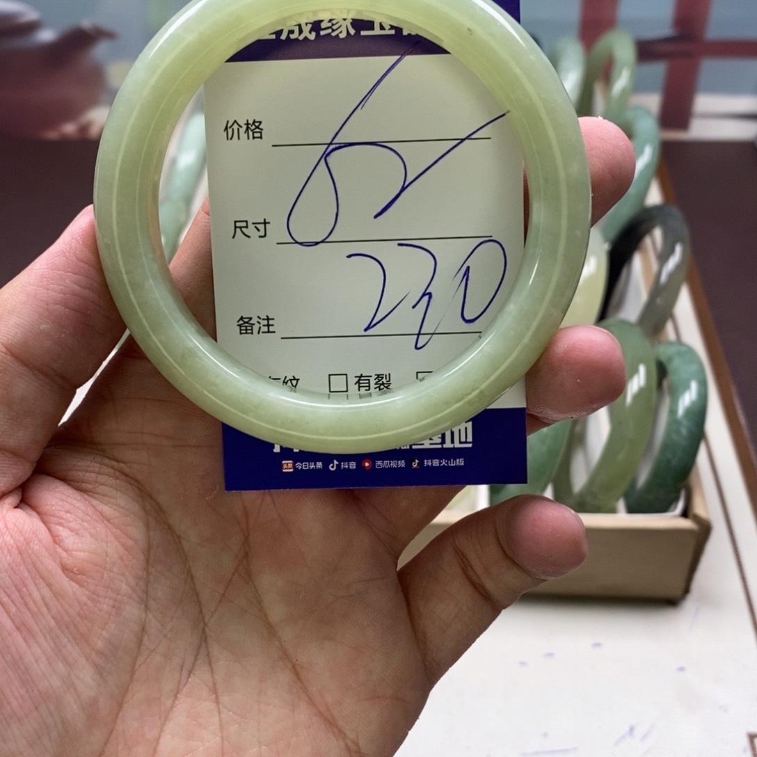 蛇纹石玉手镯未镶嵌