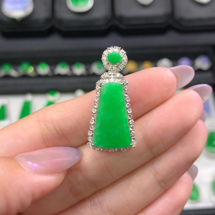 翡翠吊坠(不含链)18K金镶嵌