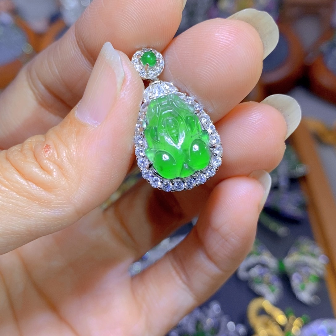 翡翠颈饰银S925镶嵌天然翡翠