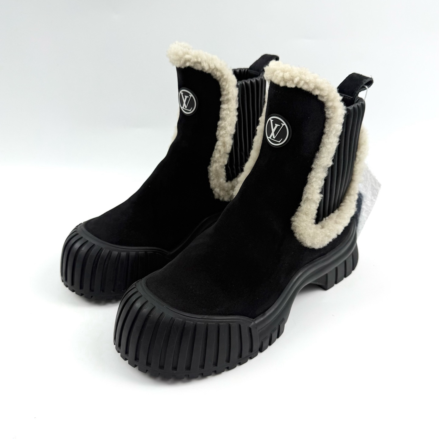 99新 LouisVuitton/路易威登 38.5码 圆头套脚短筒雪地靴 xz0384