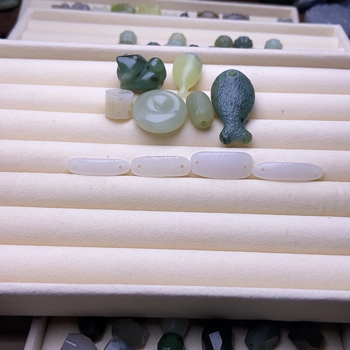 1***℃和田玉未镶嵌手链