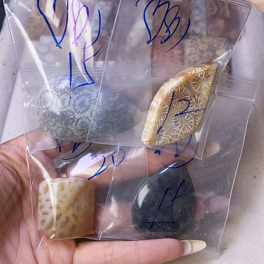 查罗石合金颈饰?***?