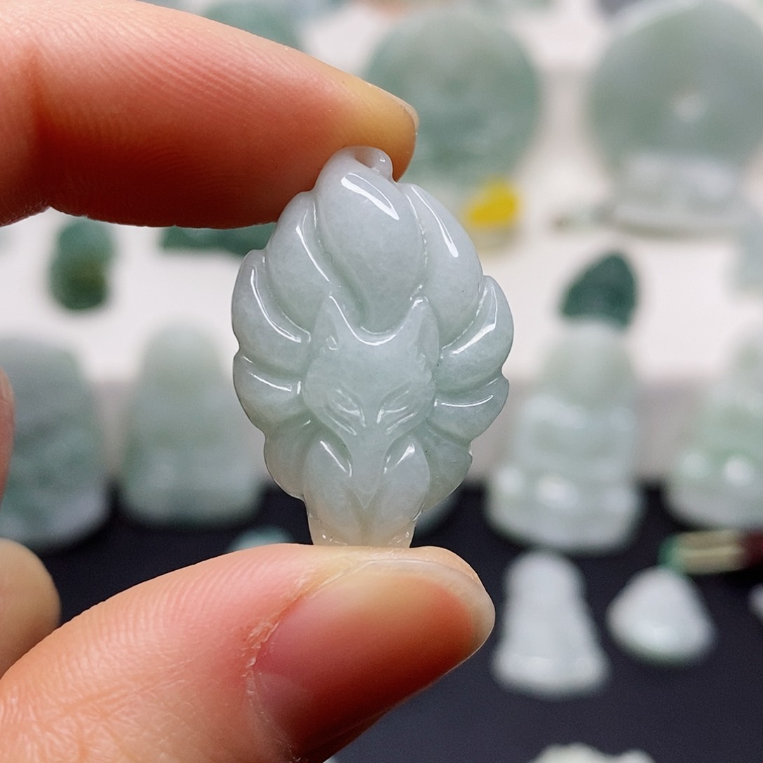 翡翠颈饰未镶嵌吊坠