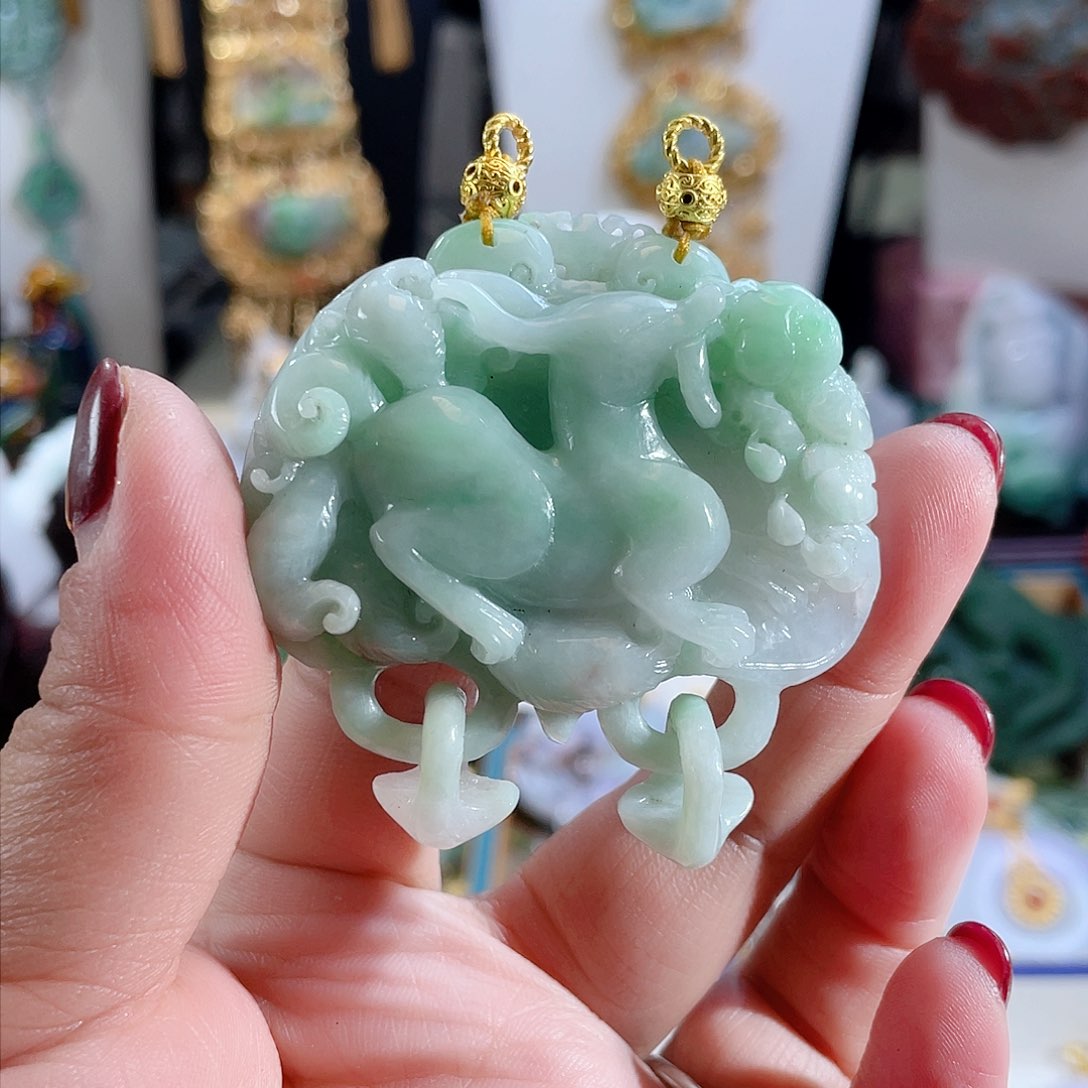 翡翠颈饰未镶嵌翡翠绿色狐吊坠锁